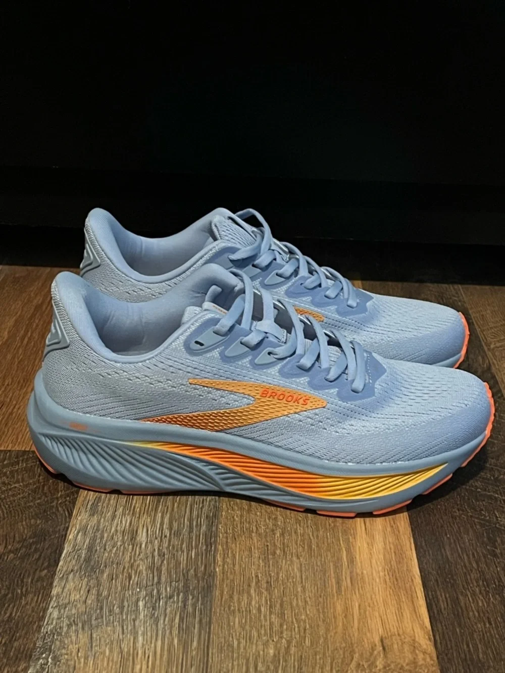 BRAND NEW Women’s Size 8 Brooks Ghost 17 Pale Blue Sneakers with Orange Logo - Picture 7 of 15